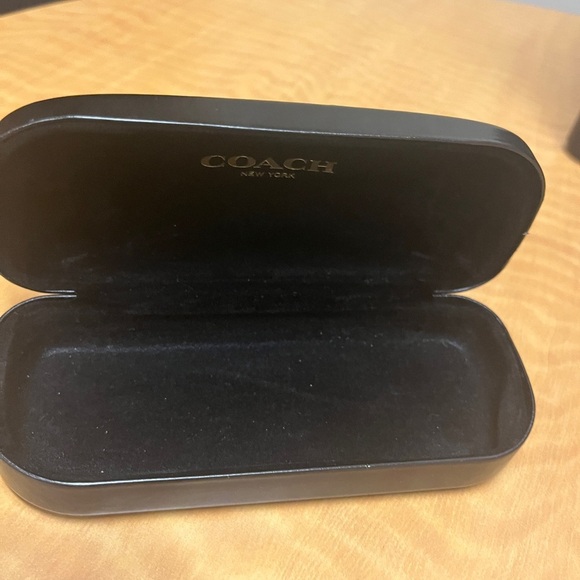 Coach Black Hard Eyeglass Case with Logo – Classic & Durable Storage - Picture 6 of 12